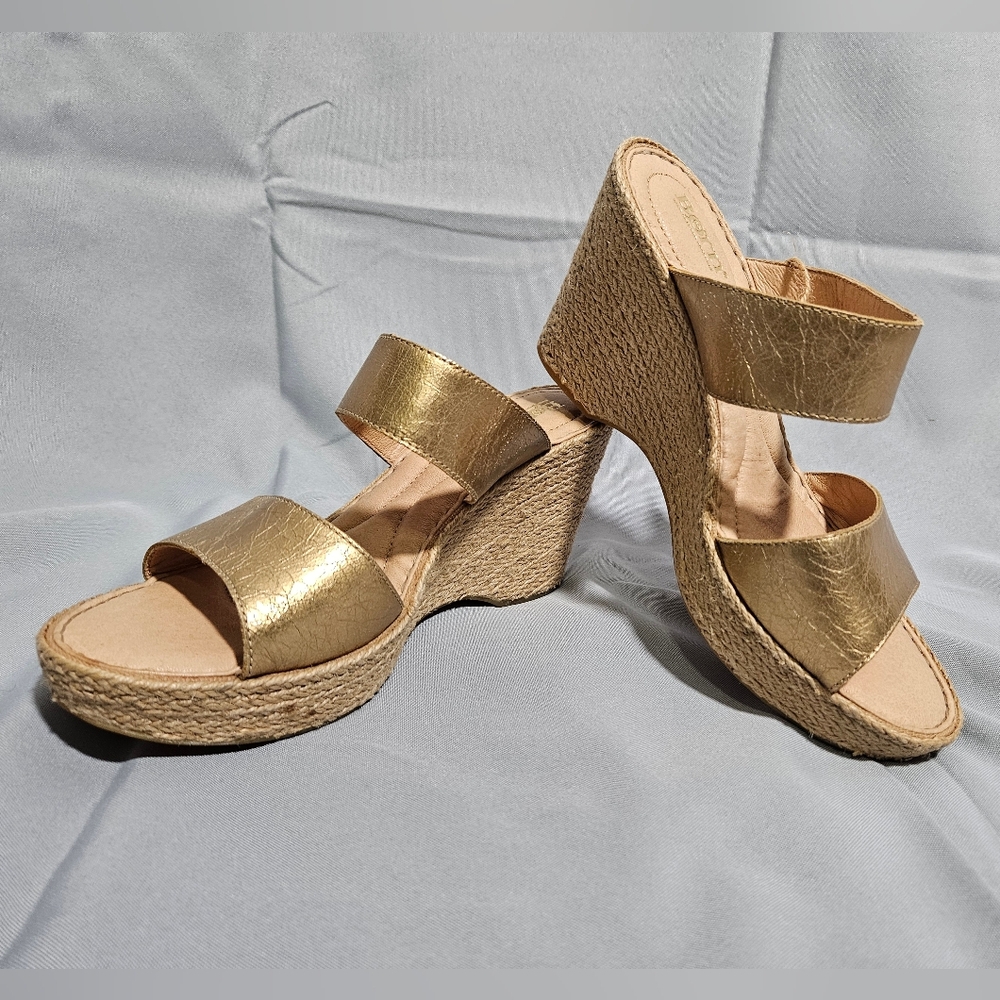 Born NWT Aakash Gold Platform Wedge Leather Comfort Beachy Resort Sandals Sz 11